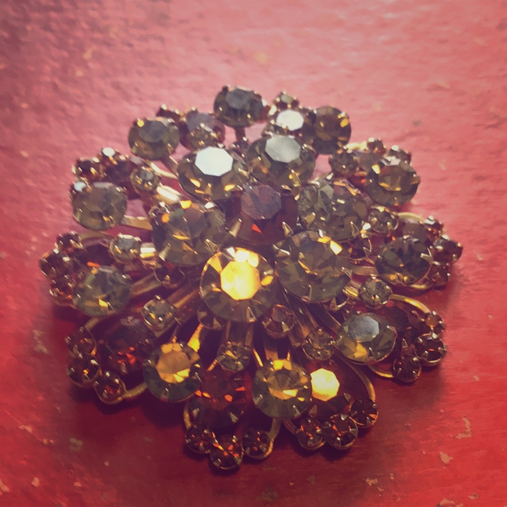 Vintage rhinestone brooch- large